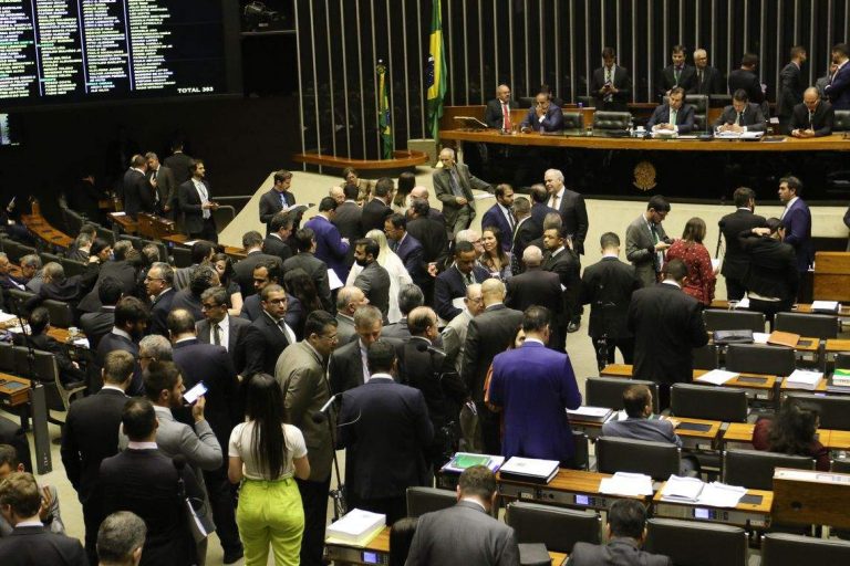 Novatos criam grupo ‘paralelo’ na Câmara