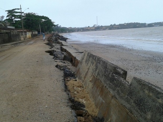 Em Anchieta vereador Tássio solicita engordamento de praia