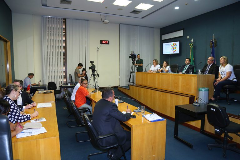 Criação de carteira para autista divide opiniões