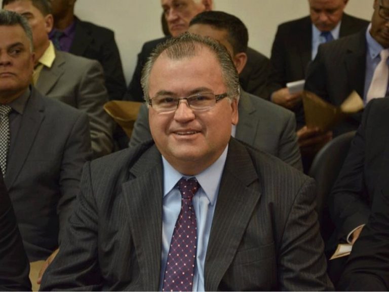 Alexandre Bastos desponta como o grande obstáculo para a reeleição de Victor em Cachoeiro