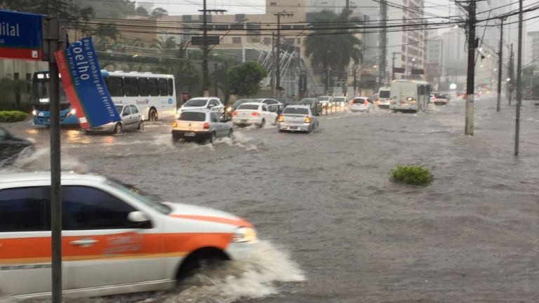 Grande Vitória amanhece debaixo d’água nesta quarta-feira