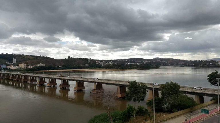 Saiba até quando a chuva e a frente fria devem permanecer no Espírito Santo