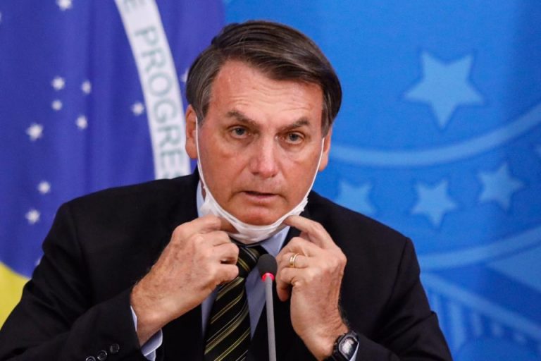 Bolsonaro diz que cloroquina “não tem comprovação” e “não recomenda” uso