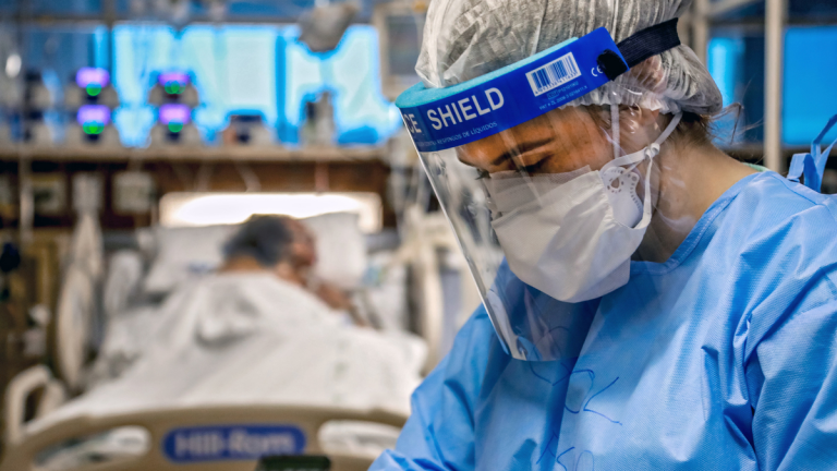 Vacina desenvolvida por Oxford tem resultados animadores e gera imunidade