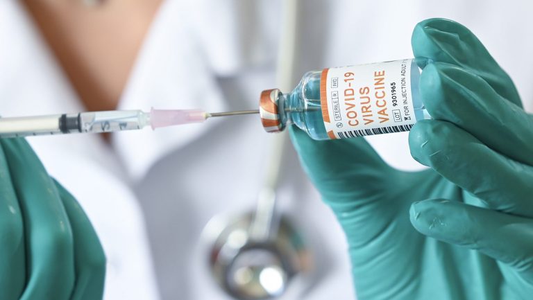 Vacina de Oxford poderá ficar pronta em setembro