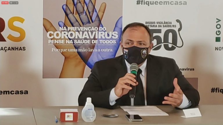 Ministro interino da Saúde diz que Brasil negocia compra de vacina da Moderna contra Covid-19