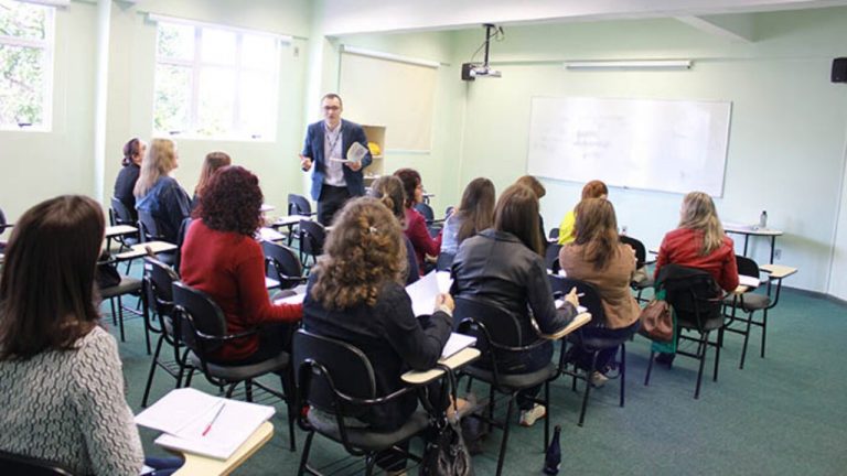 Cachoeiro de Itapemirim tem vagas para graduação gratuita em Letras e em Biblioteconomia