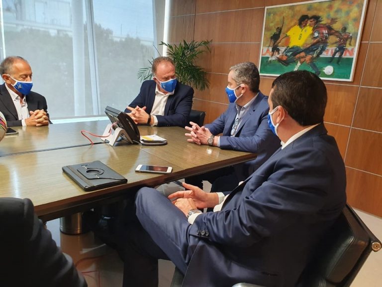 Comitiva capixaba apresenta à CBF melhorias realizadas no Estádio Kleber Andradre