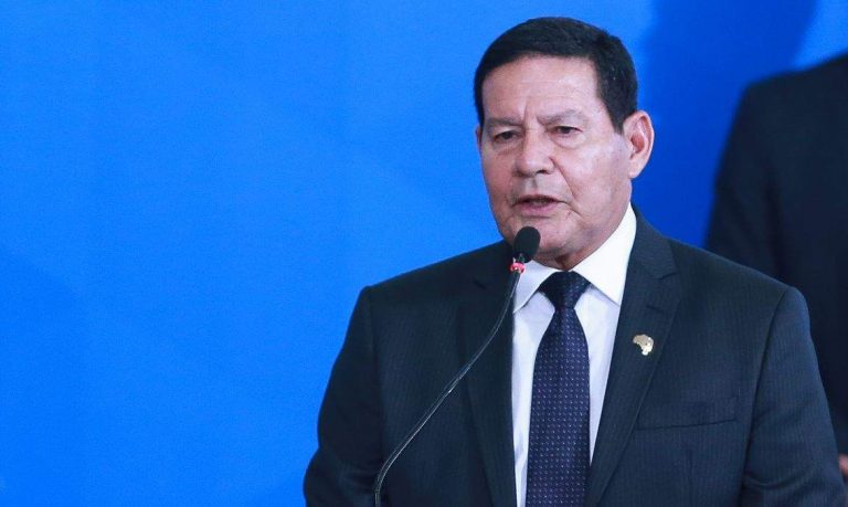 Após ter covid-19, Mourão afirma que tomará vacina: ‘é uma questão coletiva, não individual’