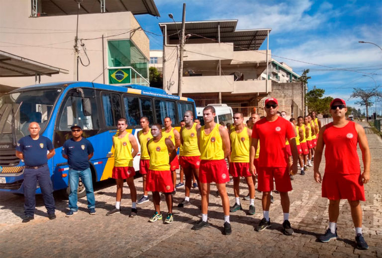 Marataízes: Prefeitura e Corpo de Bombeiros qualificam guarda-vidas