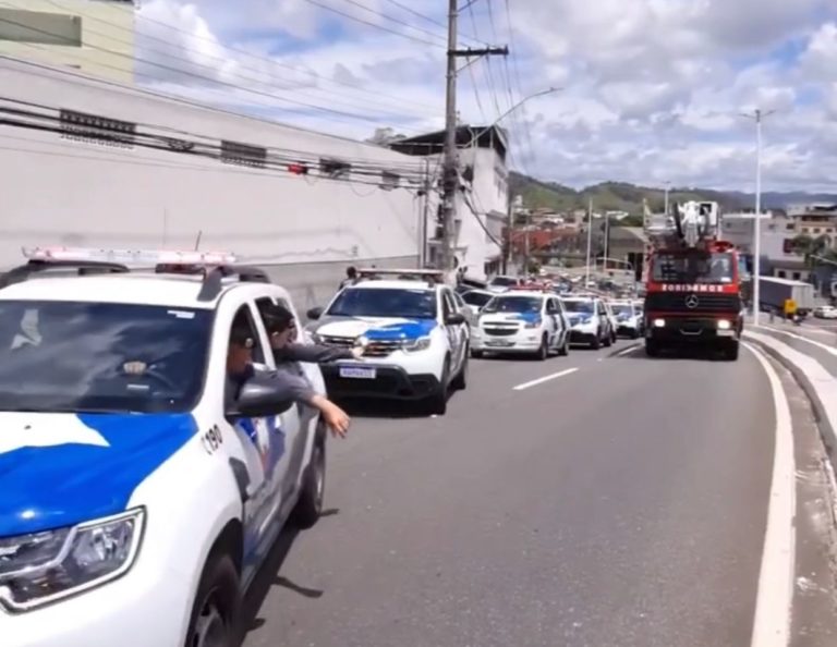Enterro de PMs assassinados no ES é marcado por muita emoção e homenagens