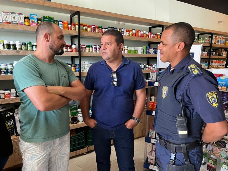 Guarda Municipal de Marataízes realiza ação no comércio da Barra