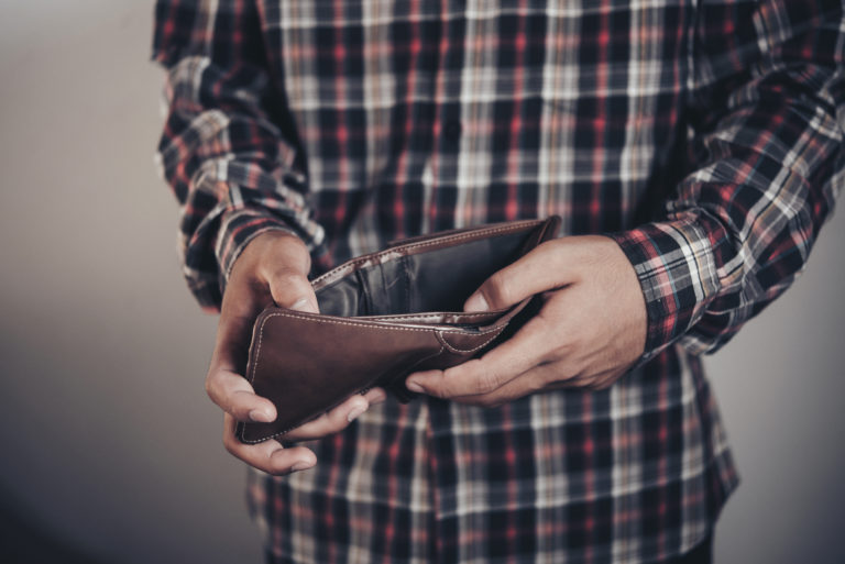 Dívidas em atraso tiram o sono de 84% dos brasileiros, diz pesquisa