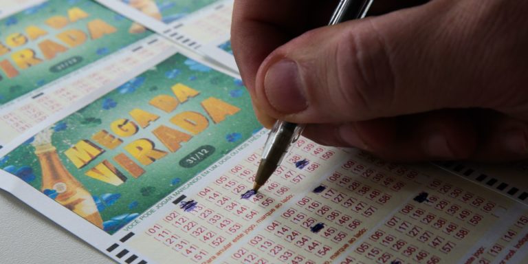 Mega da Virada vai sortear R$ 450 milhões; apostas começam nesta quarta-feira
