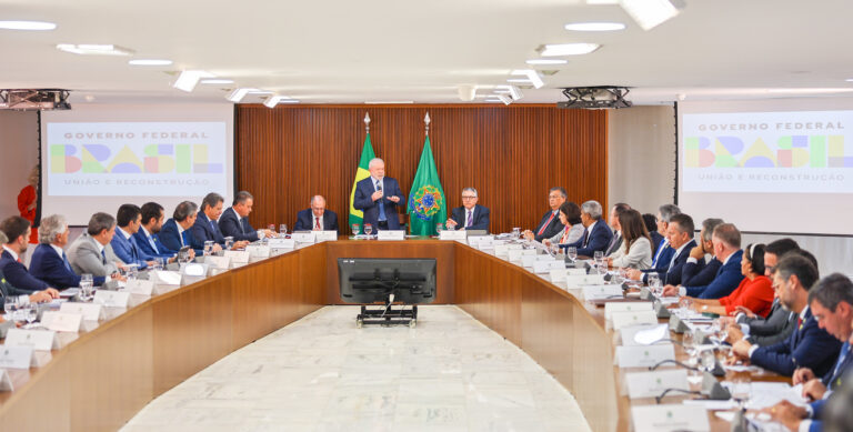 Casagrande defende pautas prioritárias do Espírito Santo em reunião com presidente Lula