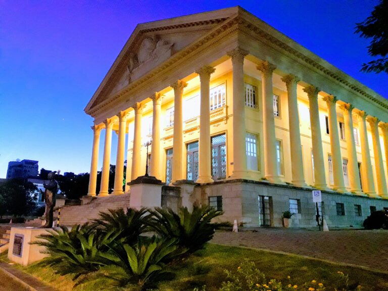 Atravessando as fronteiras: Grupo Emevê lança portal de notícias no RJ