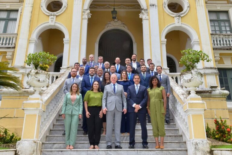 Casagrande reúne secretariado no primeiro dia do novo mandato