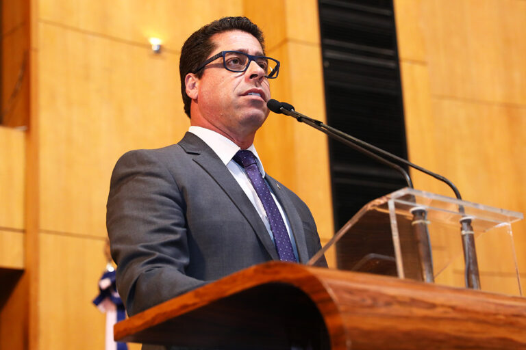 Marcelo Santos pode desbancar Vandinho e vencer a disputa pela presidência da ALES