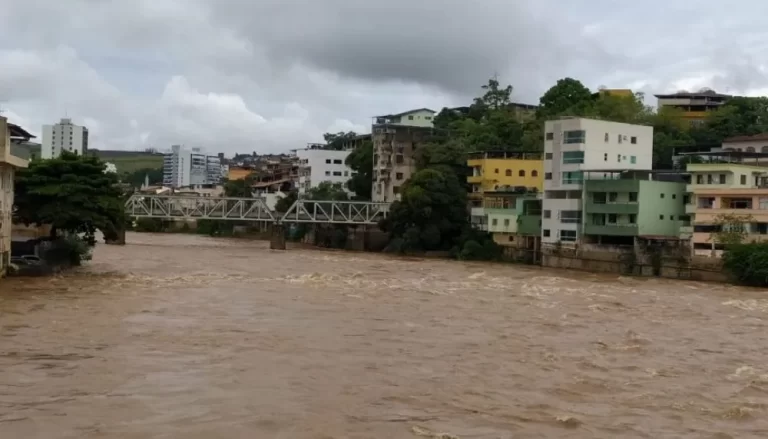 Defesa Civil de Cachoeiro alerta para riscos  de mergulhar no Rio Itapemirim