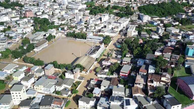 Barra de São Francisco decreta situação de emergência após enchente