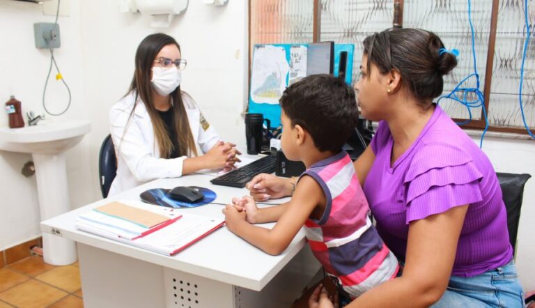 Médica residente reforça atendimento na unidade de saúde do bairro Paraíso