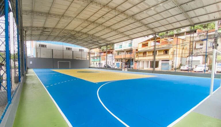 Prefeitura revitaliza quadra esportiva no bairro Coronel Borges