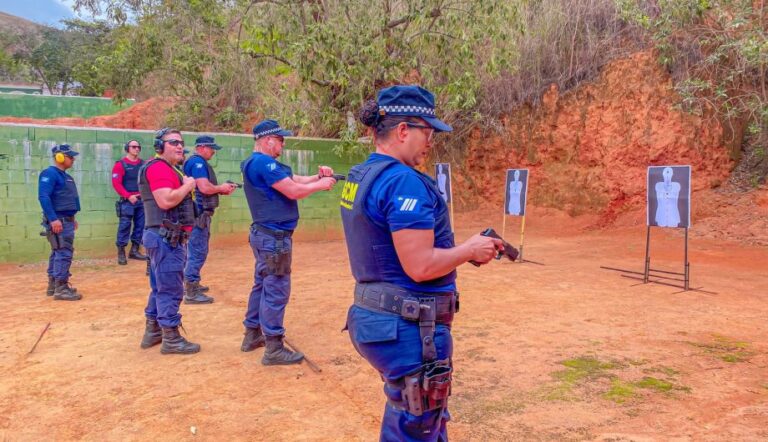 Agentes da Guarda Municipal de Cachoeiro treinam tiro em curso anual de qualificação