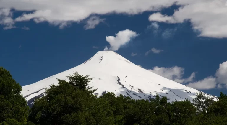 Pacientes serão transferidos de hospital por risco de erupção do Vulcão Villarica, no Chile