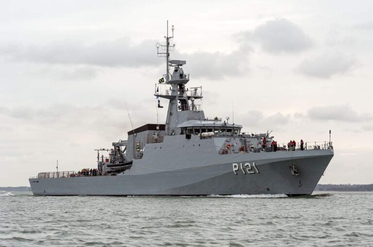 Saiba como visitar navio de guerra da Marinha que estará em Vitória no domingo