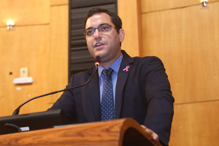 Brasil deve registrar 70 mil casos de câncer de mama em 2023, alerta o Dep. Bruno Resende