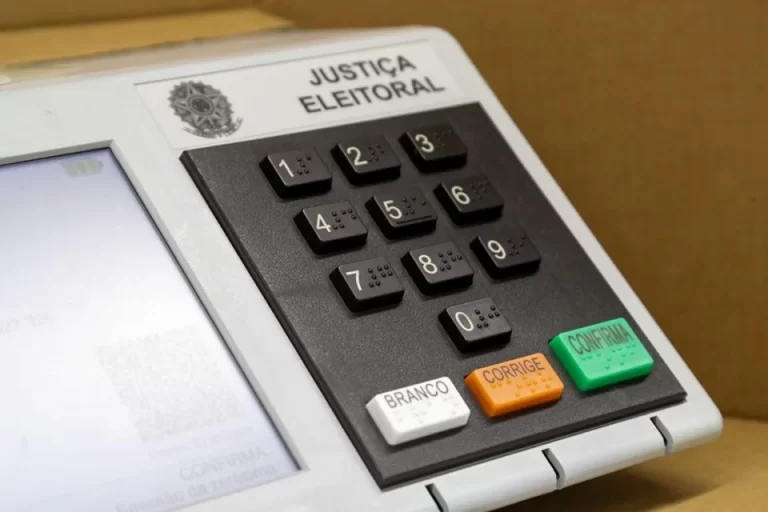 TSE abre código-fonte das urnas para entidades fiscalizadoras