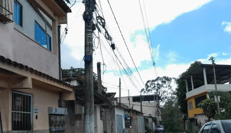 Mutirão Elimina Fios Desnecessários dos Postes de Cachoeiro