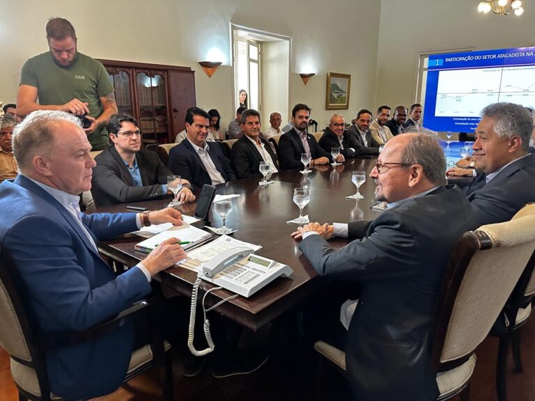 Casagrande sanciona lei que traz mais competitividade para o setor atacadista capixaba