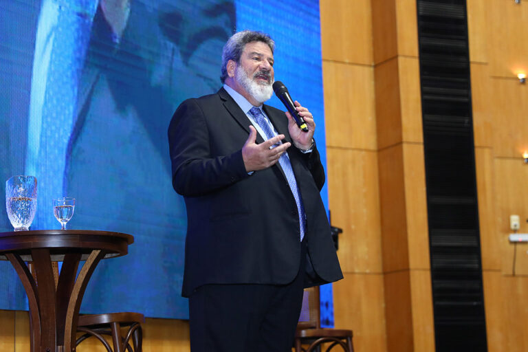 Cortella faz palestra na Ales em alusão ao Dia do Servidor