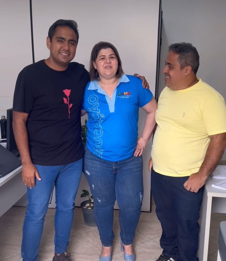 Peter Costa anuncia abono de 12 mil para professores e 5 mil para todos os demais servidores da educação