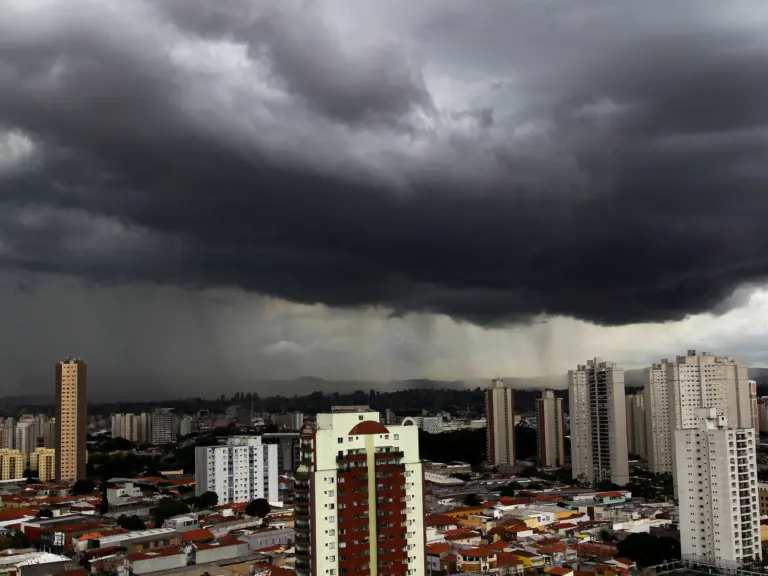 Inmet dispara alerta para chuva na região sul do ES; veja as cidades