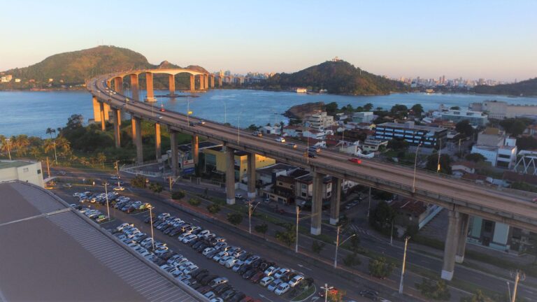 Saiba quando um carro pode usar a linha verde da Terceira Ponte