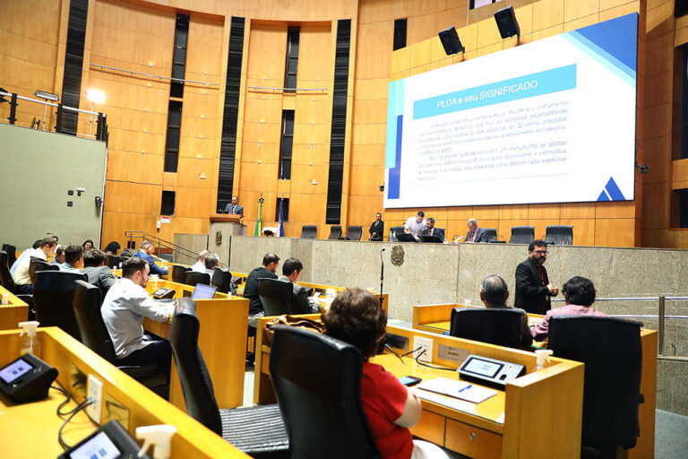 Orçamento 2025: infraestrutura e valorização de servidores entre as demandas