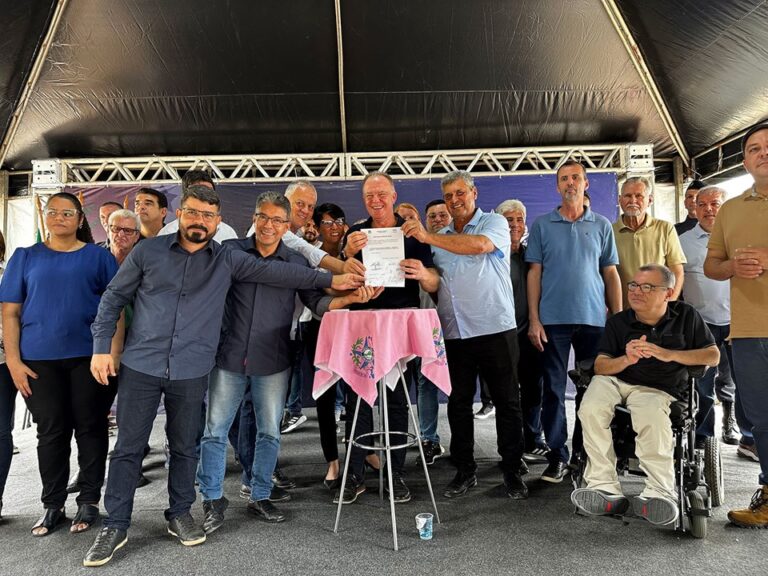 Casagrande assina ordem de serviço para implantação de rodovia em Vargem Alta
