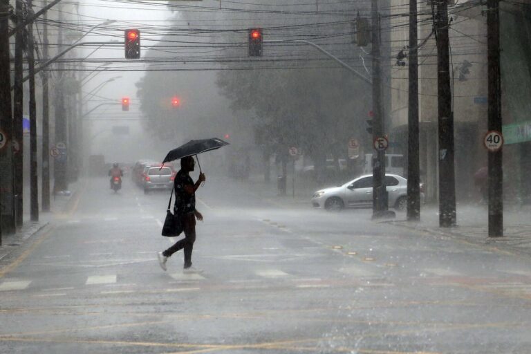 Domingo será de chuva em praticamente todo o Espírito Santo