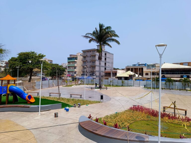 Prefeitura de Anchieta inaugura a nova praça de Iriri