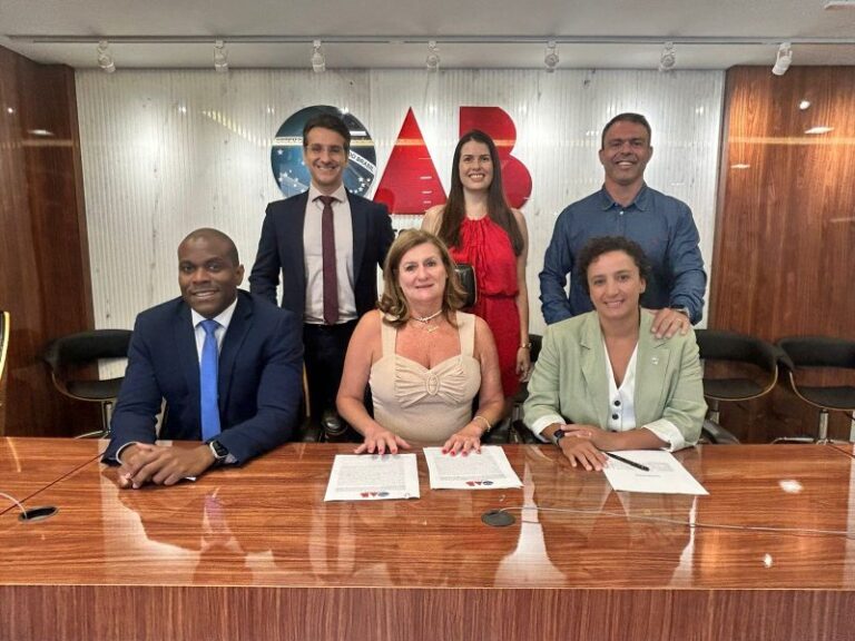 Érica Neves recebe posse regimental como presidente da OAB