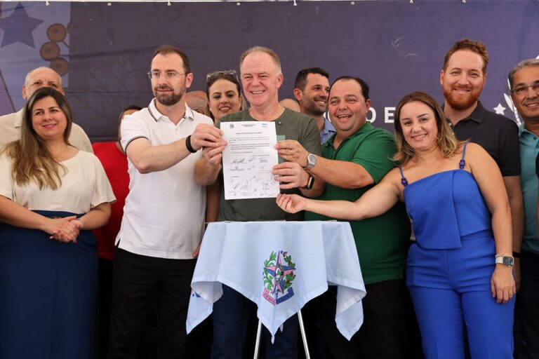 Governador inaugura Praça São Pedro, Super Escola e anuncia novos investimentos em Anchieta