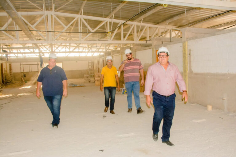 Prefeito de Marataízes manda paralisar seis obras no município