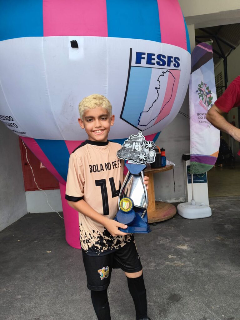 Promessa do futebol de apenas 9 anos é artilheiro de campeonato com 17 gols e conquista vaga para Taça Brasil, no Paraná
