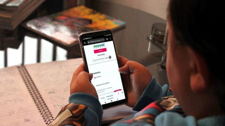Aluno poderá ser suspenso se usar celular em escolas do Espírito Santo