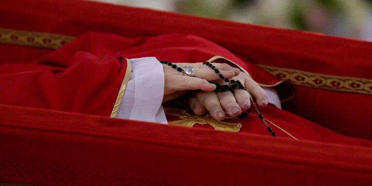 Argentina se despede do papa Francisco com “abraço simbólico” em missa