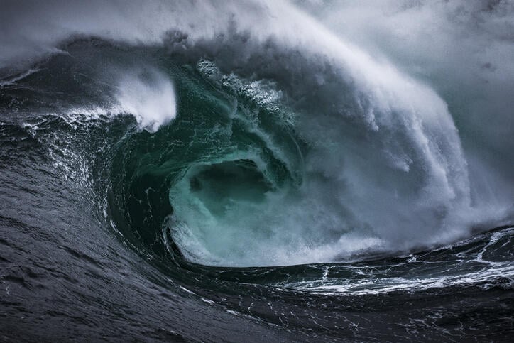 Marinha alerta para ondas de até 2,5 metros e ressaca no litoral do ES