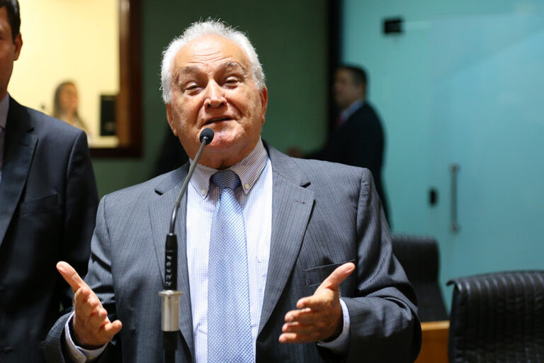 Ferraço comemora exclusão do setor de rochas de tarifa dos EUA
