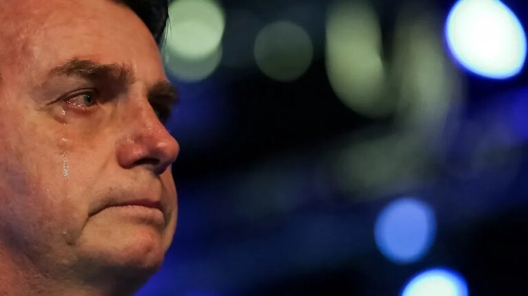 PGR defende que Jair Bolsonaro seja condenado a 43 anos de prisão
